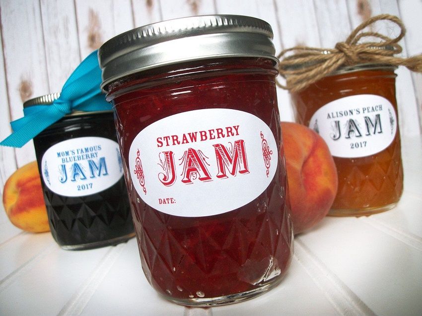 Fruit preserves: tasty favors with DIY jam cans