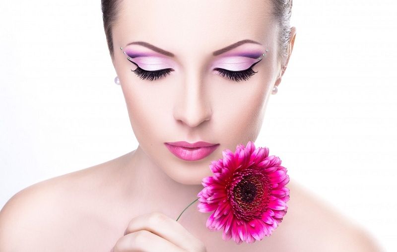 Eyelashes Fall Out: Causes And Treatment