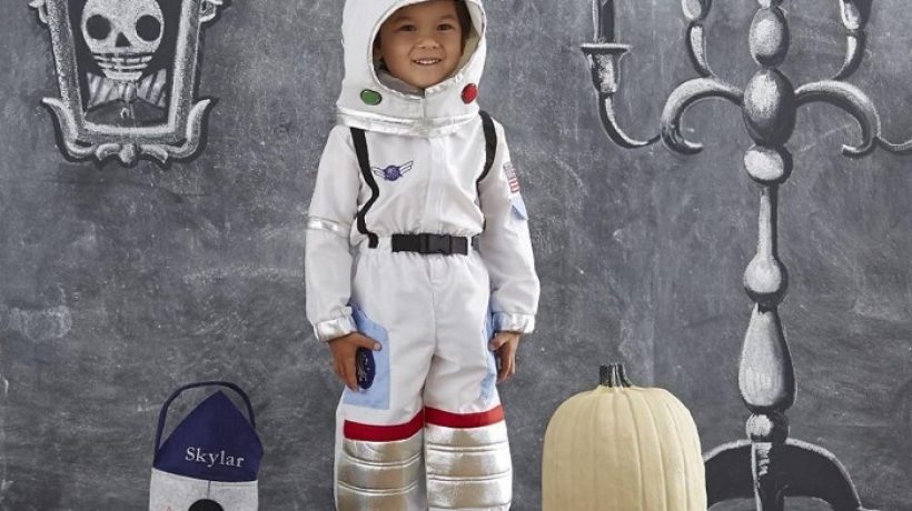 How to Make an Astronaut Costume for Children