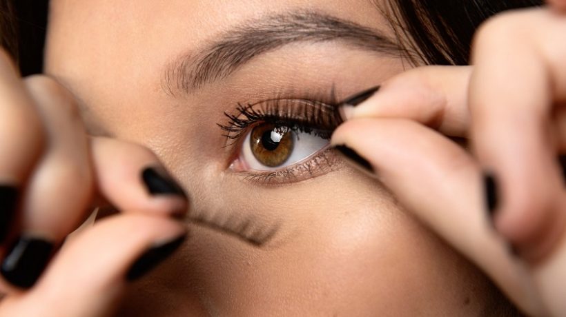 How to apply magnetic lashes