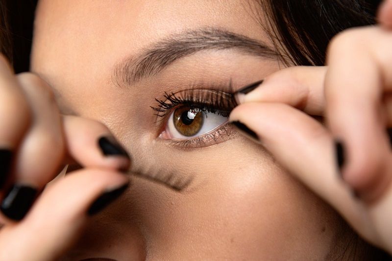 How to apply magnetic lashes