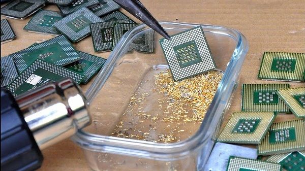 How much gold is in a computer