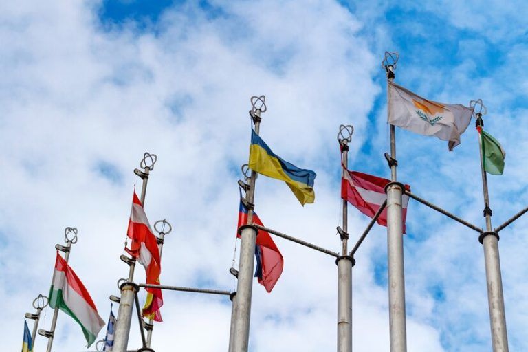 What is the Best Type of Rope to Use for a Flagpole?