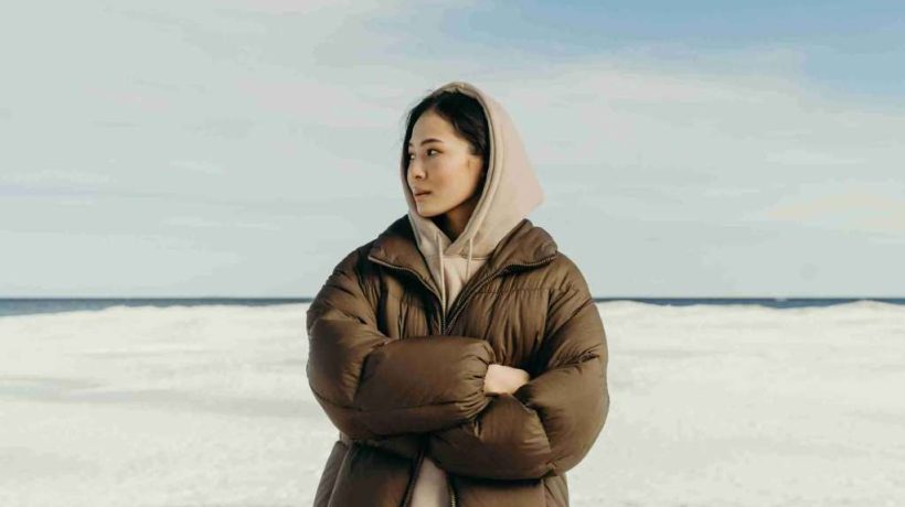 How Should a Puffer Jacket Fit? A Comprehensive Guide to Warmth and Style