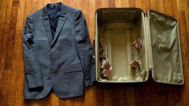 How to pack a suit in a suitcase without wrinkles?