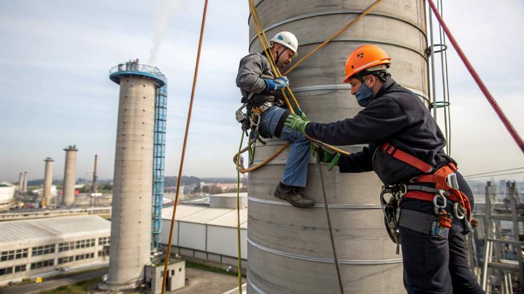 Safety Protocols for Using Ropes in Industrial Chimney Cleaning