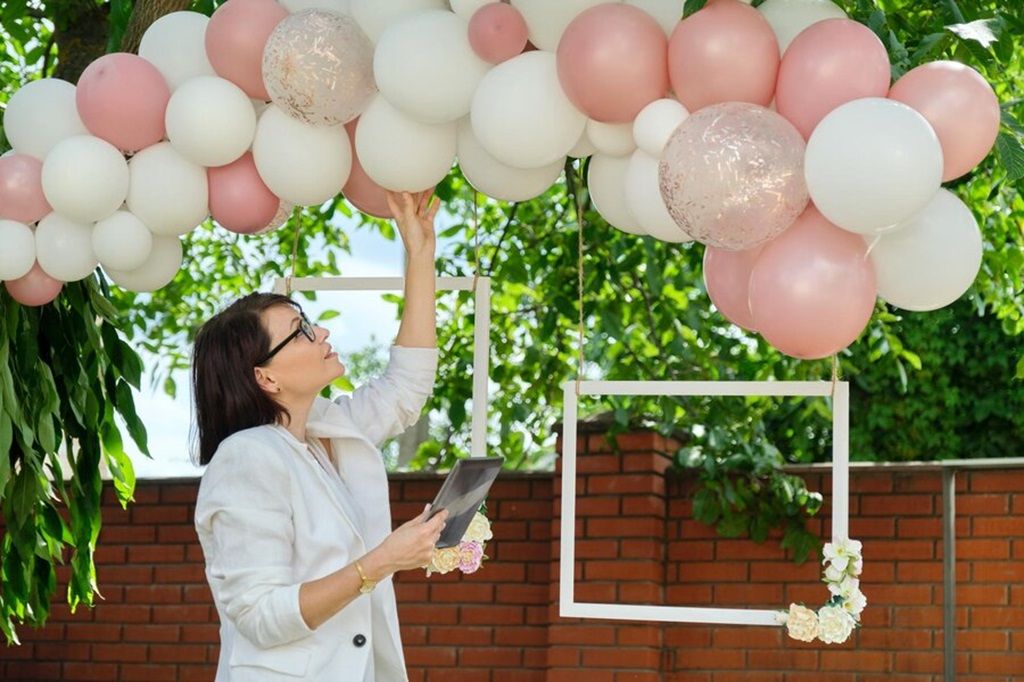 What is organic balloon decor