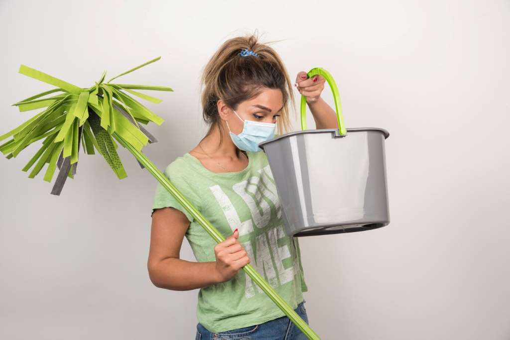 eco-friendly ways to remove storage container odors