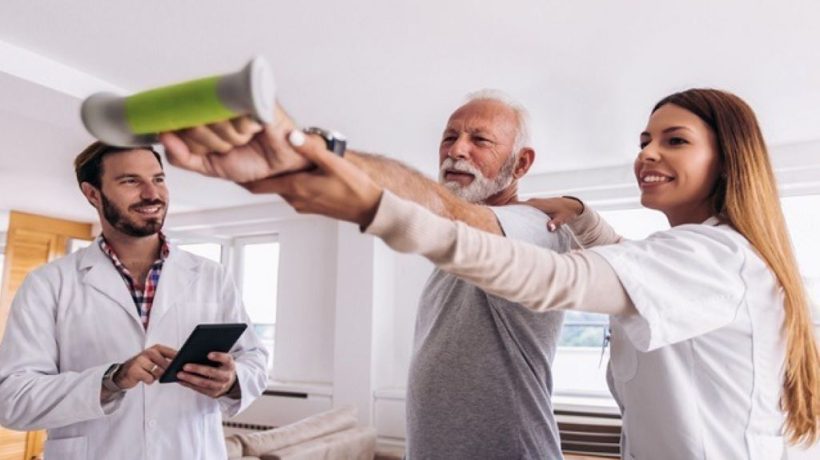 Therapy Techniques: Physiatrist vs Therapist – Understanding the Key Differences