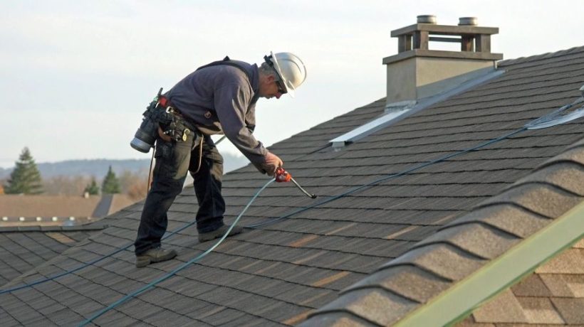 How a Commercial Roofing Contractor Spots Weak Perimeter Anchorage